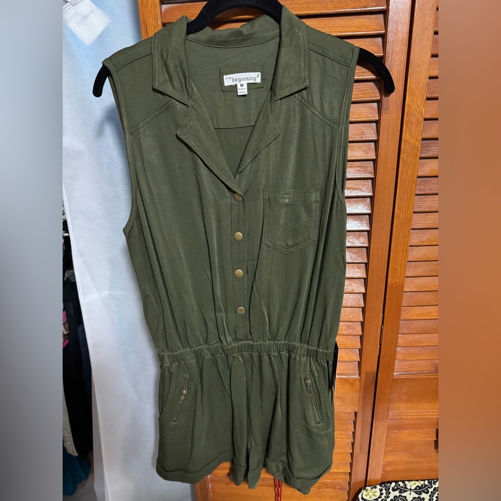 Dark green sleeveless short romper